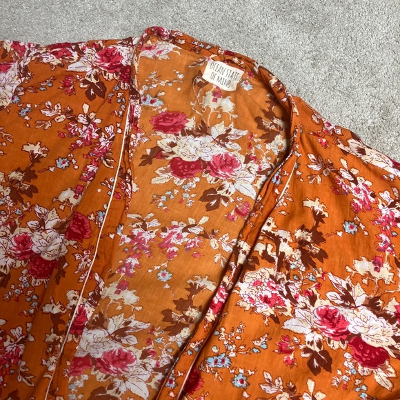 Robe - Picture 2 of 4